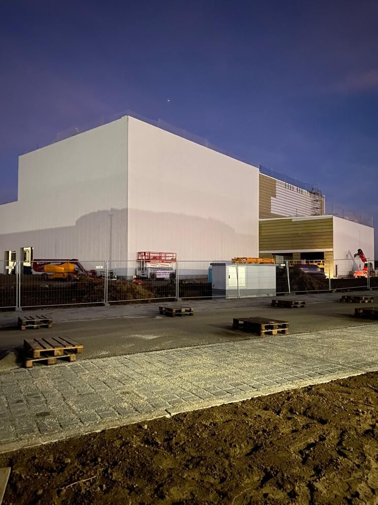 Bayluk Industrielle Dach- und Fassadentechnik GmbH | Referenzen | Bauvorhaben Hirotec in Geiselhöring