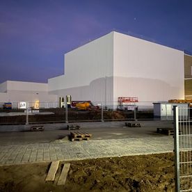 Bayluk Industrielle Dach- und Fassadentechnik GmbH | Referenzen | Bauvorhaben Hirotec in Geiselhöring