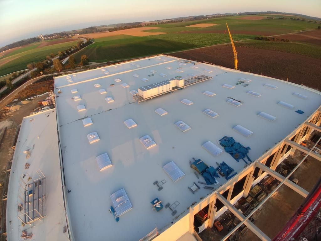 Bayluk Industrielle Dach- und Fassadentechnik GmbH | Referenzen | Bauvorhaben Hirotec in Geiselhöring