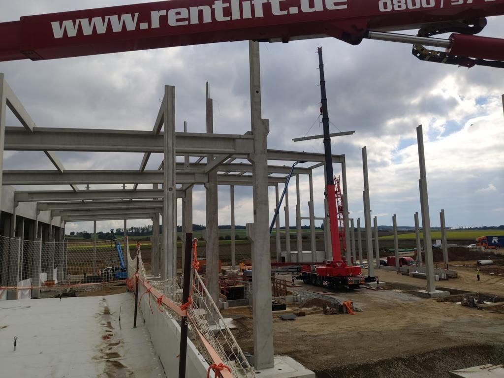 Bayluk Industrielle Dach- und Fassadentechnik GmbH | Referenzen | Bauvorhaben Hirotec in Geiselhöring